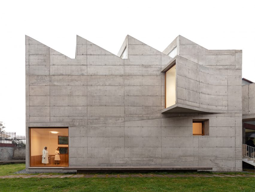 Visual Arts Building at the Cardinal Spellman Salesian Bilingual School by Studio Blur