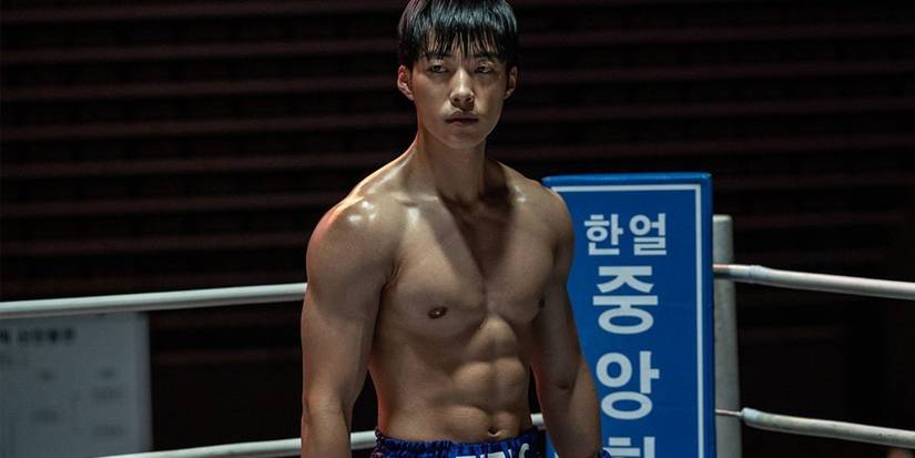 Kim Gun-woo stand topless in a boxing ring in Bloodhounds