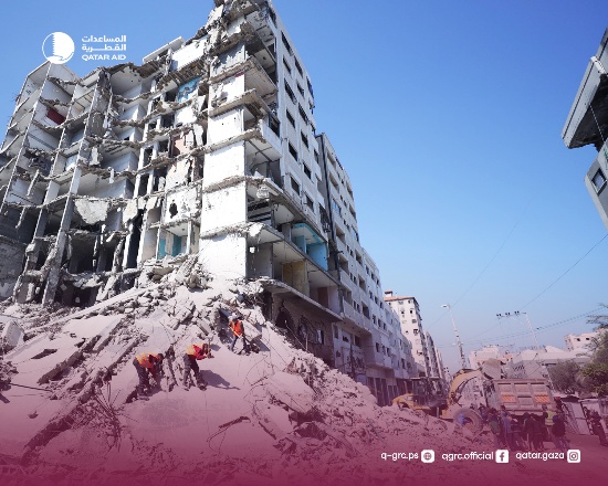 Removing dangerous concrete blocks (Facebook page of the Qatari committee, March 12, 2026)