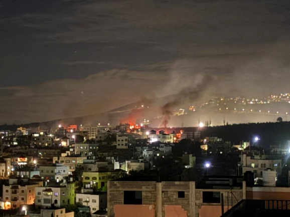 Burning houses and vehicles in Deir al-Hatab (Ramallah News Facebook page, March 22, 2026)