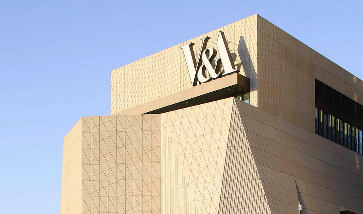 O’Donnell + Tuomey completes V&A East Museum behind sand-colored panels | News