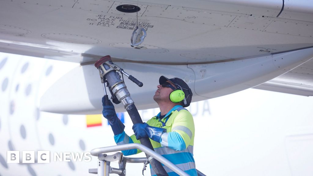 EU airline industry fears fuel shortages if Strait of Hormuz stays closed - BBC