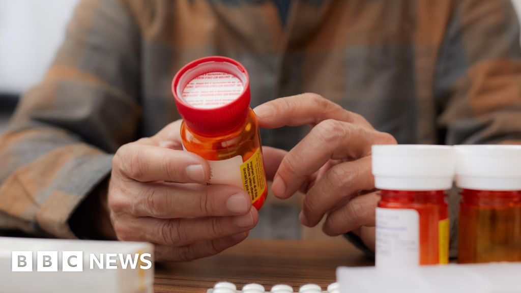 Pharmaceuticals face 100% tariffs in US - unless firms strike a deal - BBC