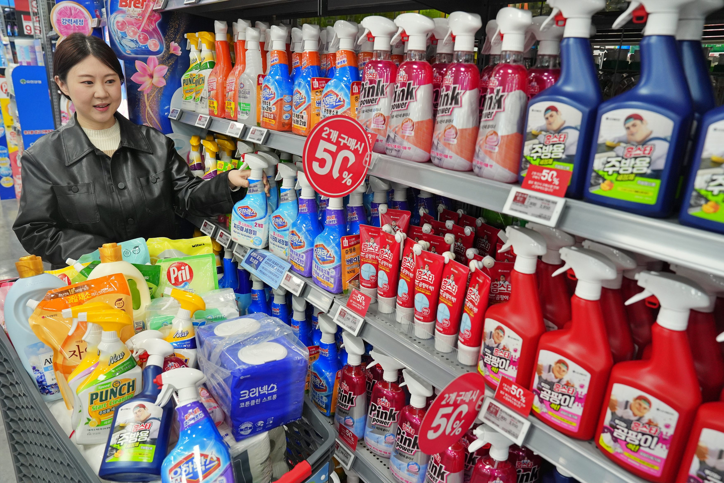 An employee promotes a discount event for cleaning products at a Lotte Mart store in Seoul on March 3. [YONHAP]
