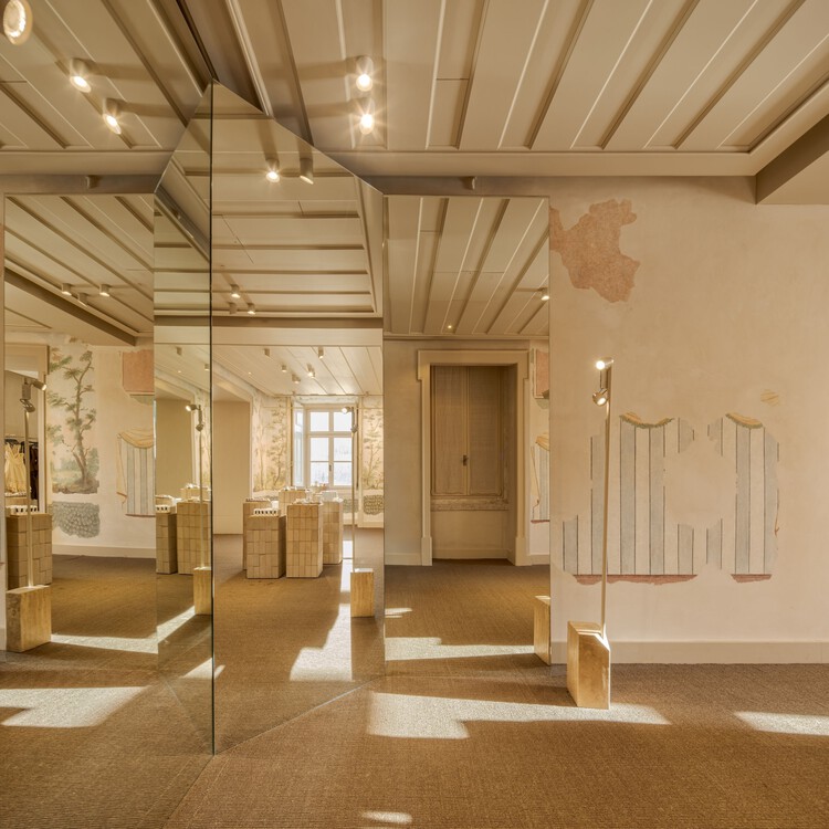 Zara Store at Rossio / Contacto Atlântico - Interior Photography, Wood, Lighting