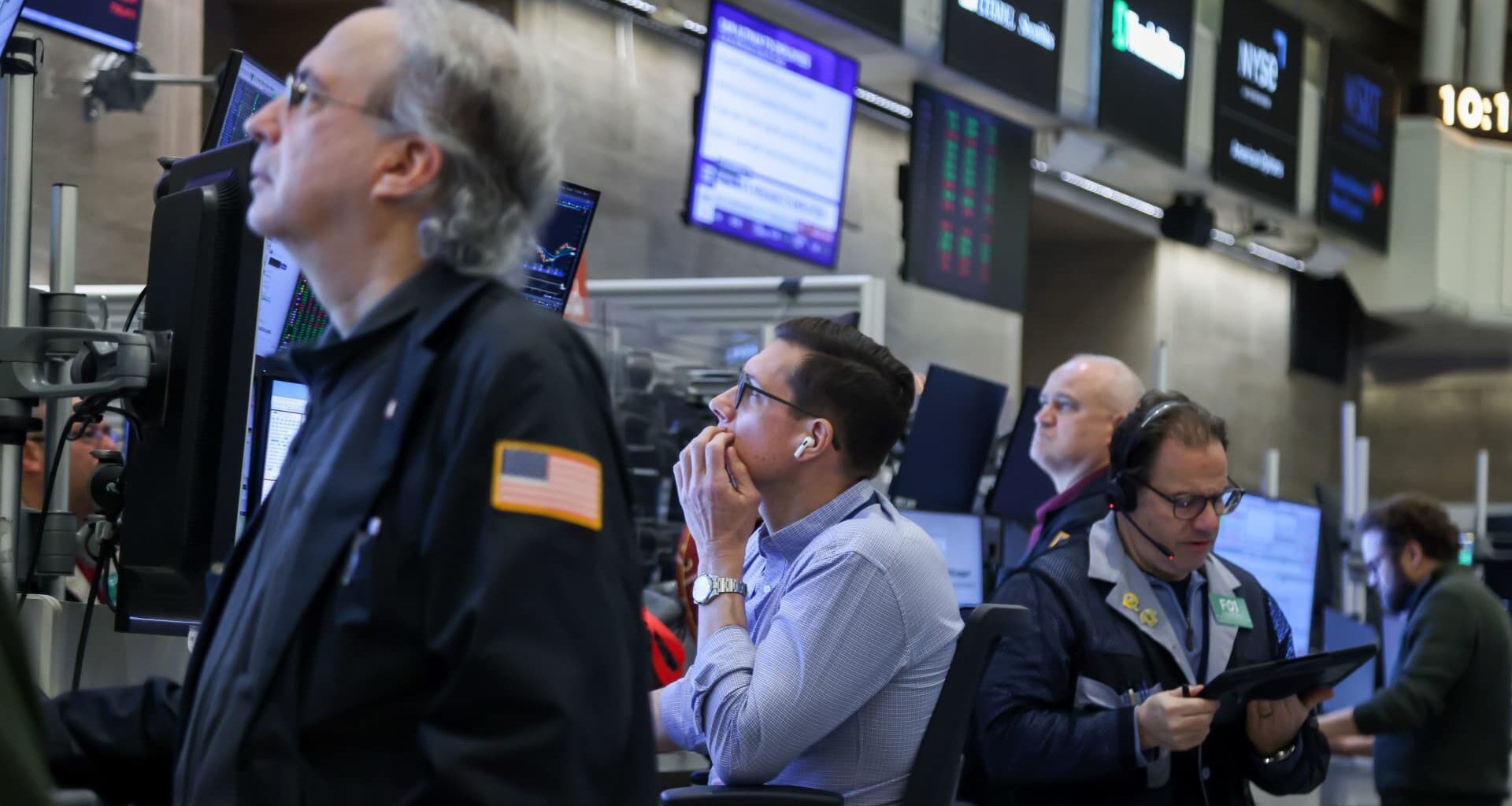 Treasury yields hold steady as traders assess mixed signals on Iran war