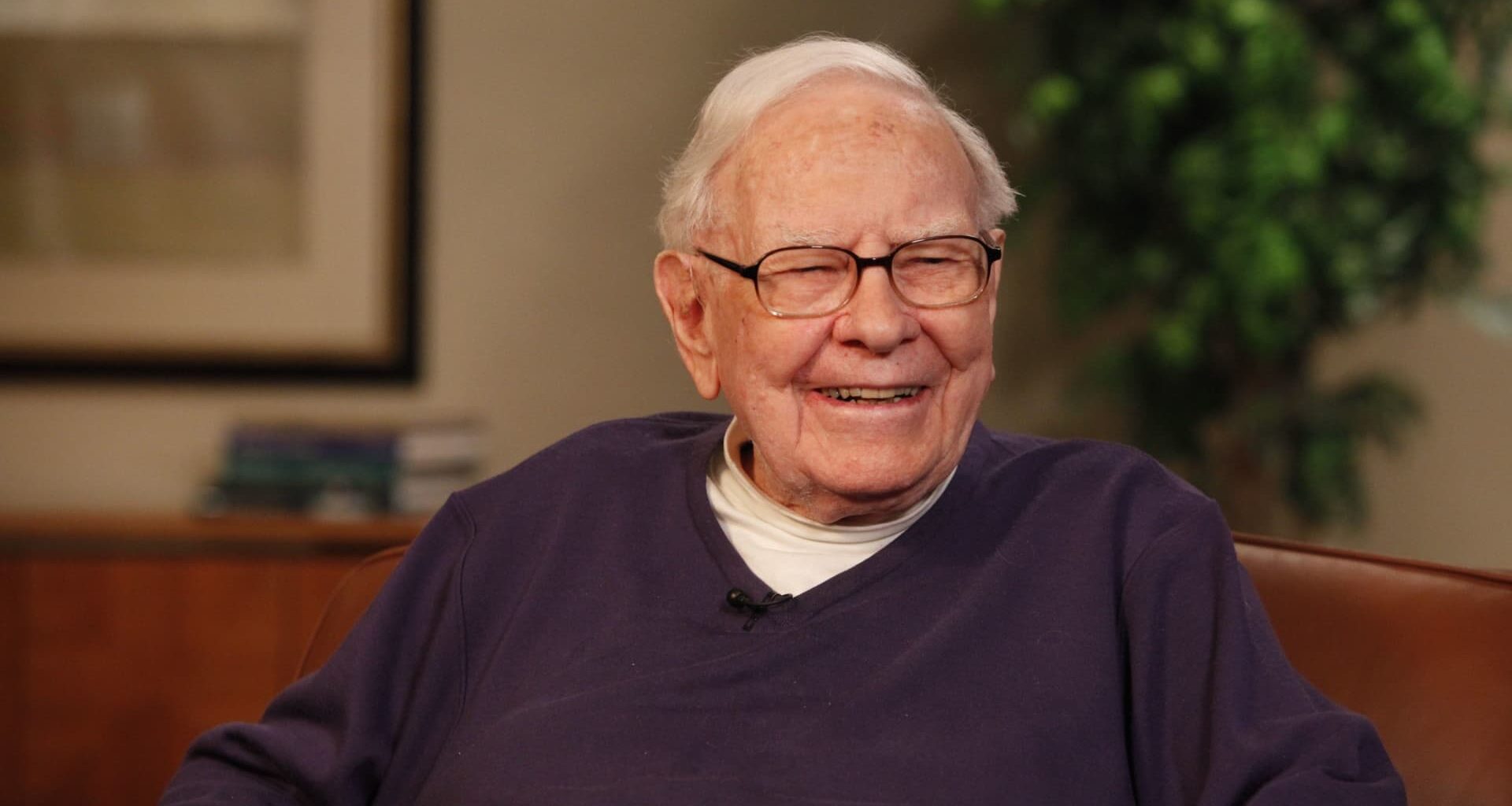 Warren Buffett strikes measured tone on markets in first remarks since stepping back