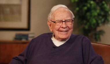 Warren Buffett strikes measured tone on markets in first remarks since stepping back