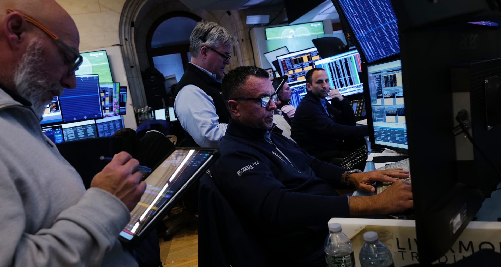 Treasury yields rise as Trump signals further escalation to conflict