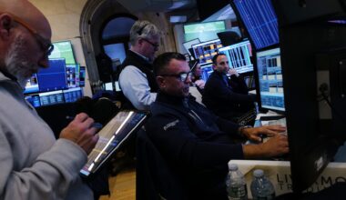 Treasury yields rise as Trump signals further escalation to conflict