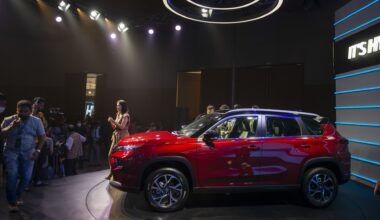 Japanese carmakers deepen hold in India with hybrids