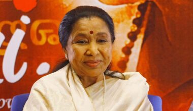 Iconic Bollywood singer Asha Bhosle dies aged 92