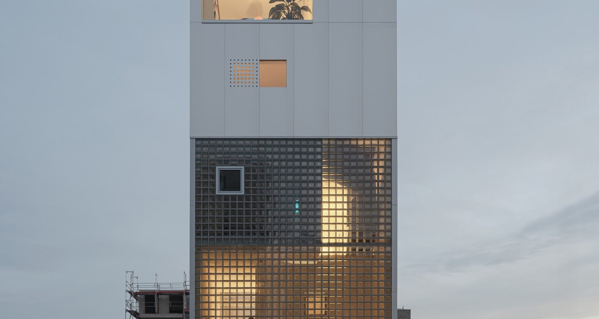 Light House / Studioninedots | ArchDaily