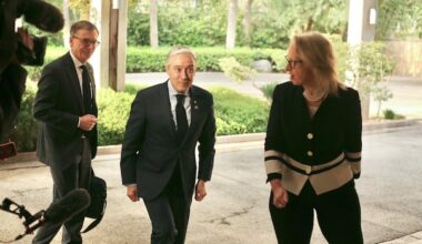 Top Canadian bankers join finance minister on Chinese trade mission