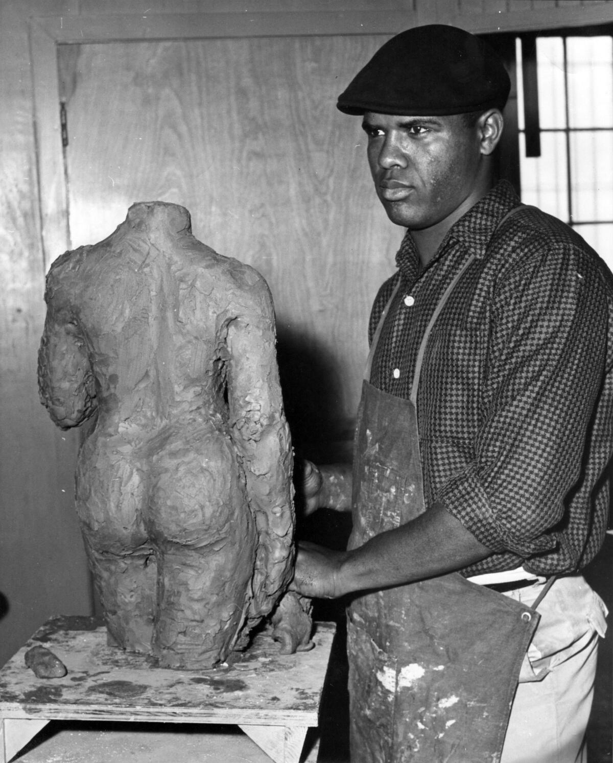 Edwards in a sculpture class at USC, about 1959-60. © 2026 Melvin Edwards/Artists Rights Society (ARS), New York