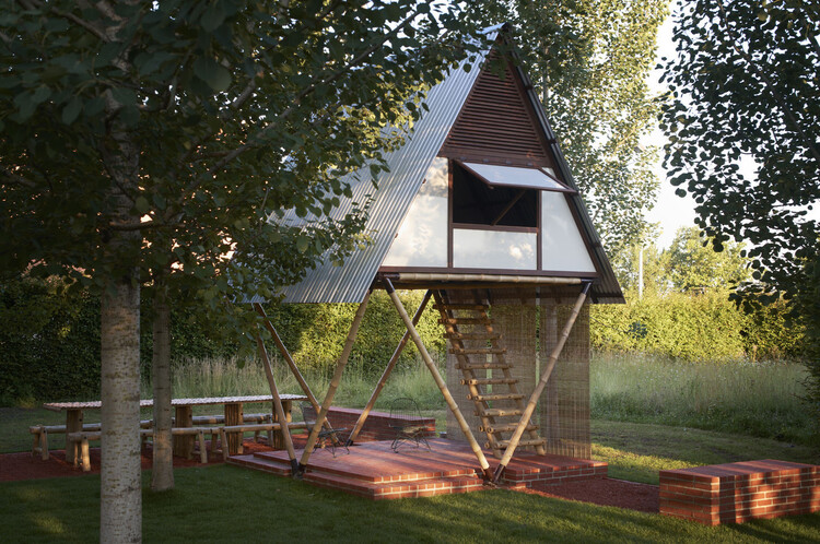 Building Light in a Flood Zone: Architecture for Seasonal Inundation - Image 5 of 11