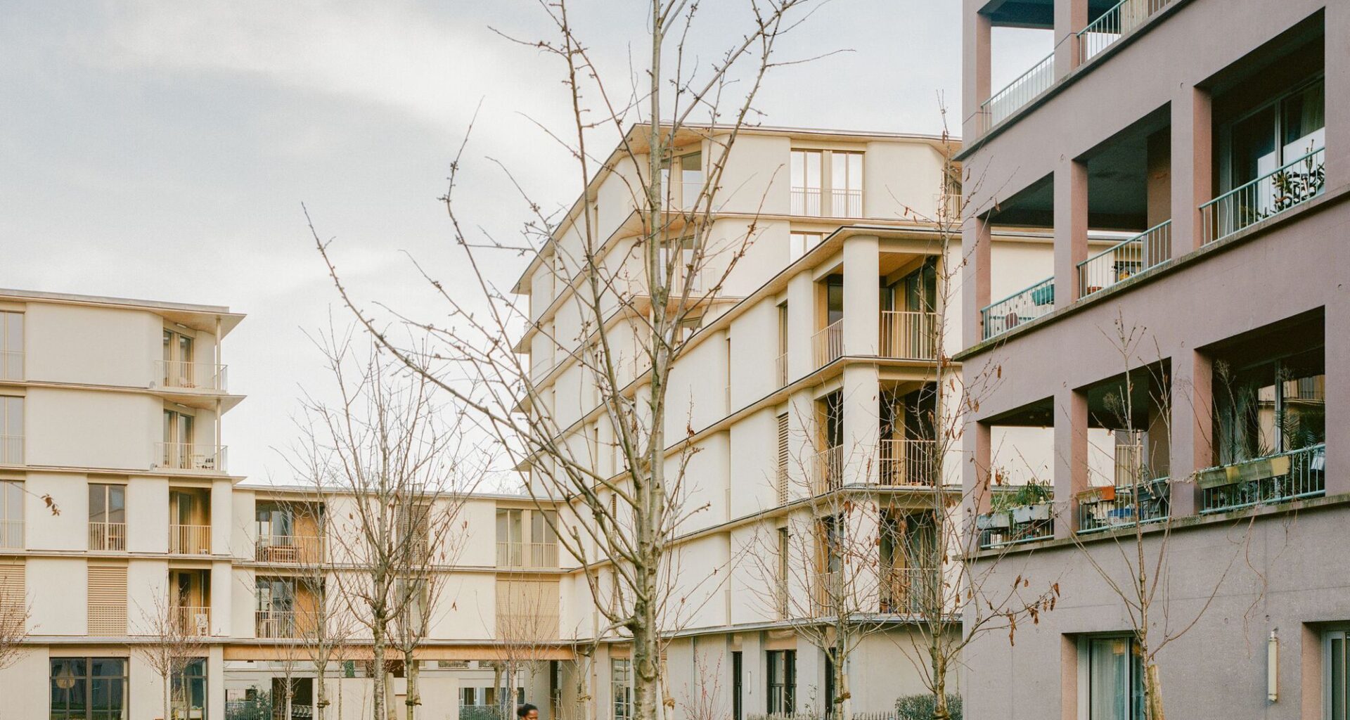 81 Housing Units / Ramdam Architectes + palast