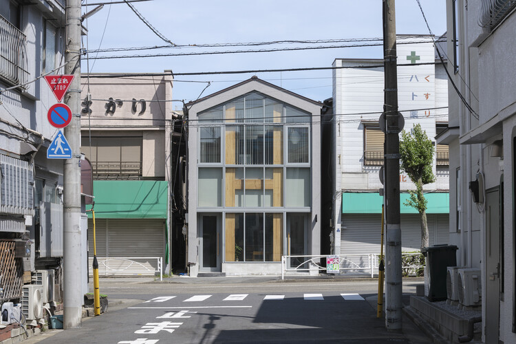 A House, Resident and Milk Delivery Service  / Meguro Architecture Laboratory - Exterior Photography, Glass