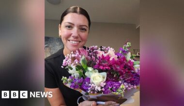 'I quit my job over anxiety - now life's a bed of roses' - BBC