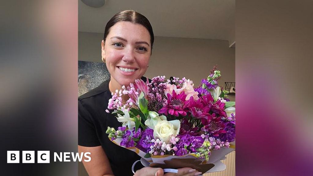 'I quit my job over anxiety - now life's a bed of roses' - BBC