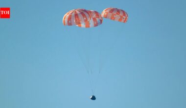 'It's OK to howl at Moon': Why Nasa streamed Artemis flight on Twitch