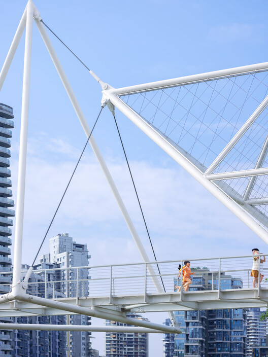 Edenland Pedestrian Bridge in Luxelakes / unarchitecte - Exterior Photography