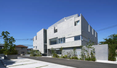 Obstetrics in Nanakuma / Yoshitaka Suzuki and Associates