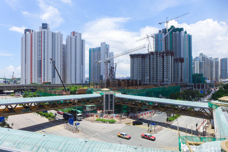 Beyond the Street: Climate, Commerce, and the Evolution of Hong Kong’s Elevated Networks - Image 15 of 22