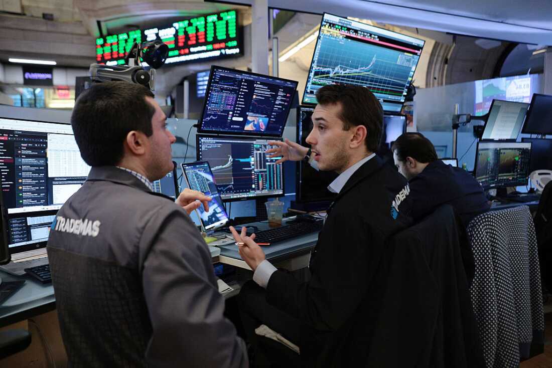Traders work on the floor of the New York Stock Exchange during morning trading on April 17, 2026 in New York City. All three major indexes surged at opening, with the Dow Jones leading the way, opening over 700 points after Iran declared the Strait of Hormuz “completely open” after the ceasefire agreement between Lebanon and Israel. (Photo by Michael M. Santiago/Getty Images)