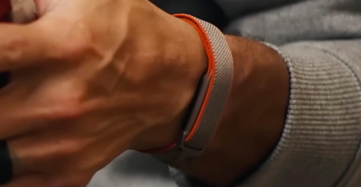 Steph Curry might be teasing a screenless Fitbit in plain site.