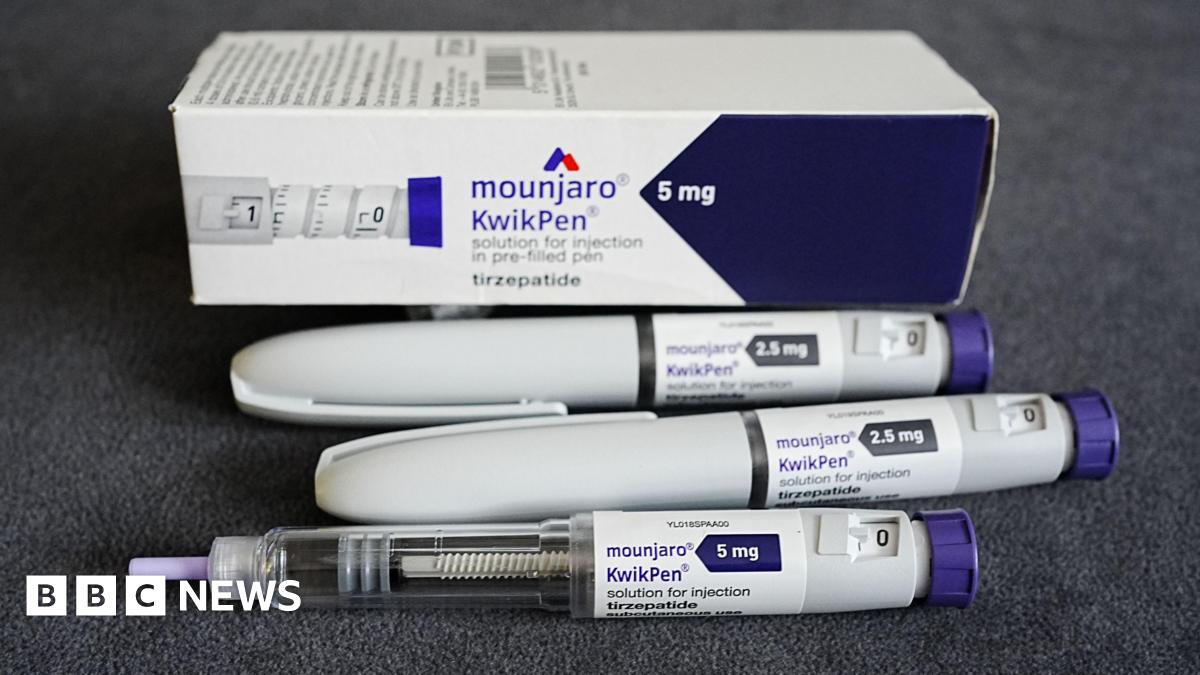 Collection of weight-loss jab paraphernalia and box, labelled "mounjaro kwikpen"