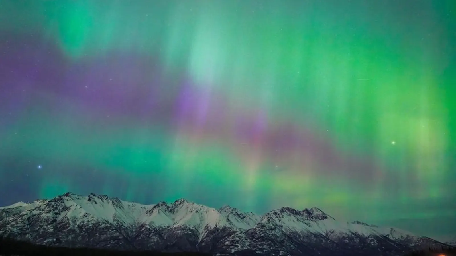 20 States May See Aurora Saturday Night