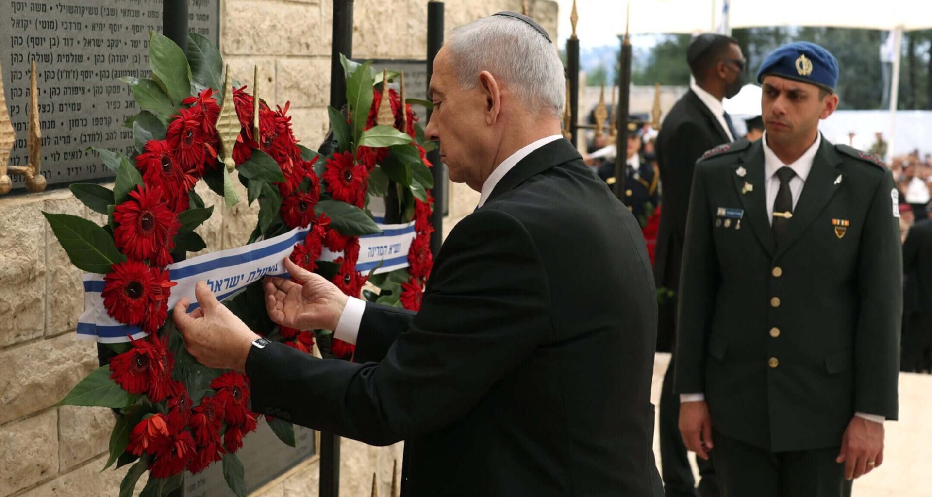 Netanyahu heckled at Israel's official Memorial Day ceremony as bereaved families grasp for comfort – The Forward