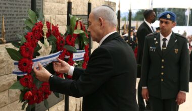 Netanyahu heckled at Israel's official Memorial Day ceremony as bereaved families grasp for comfort – The Forward