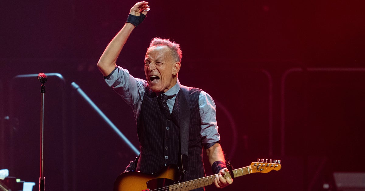 Reviewer Goes Scorched Earth On Springsteen's 'Hypocritical' Anti-Trump Concert