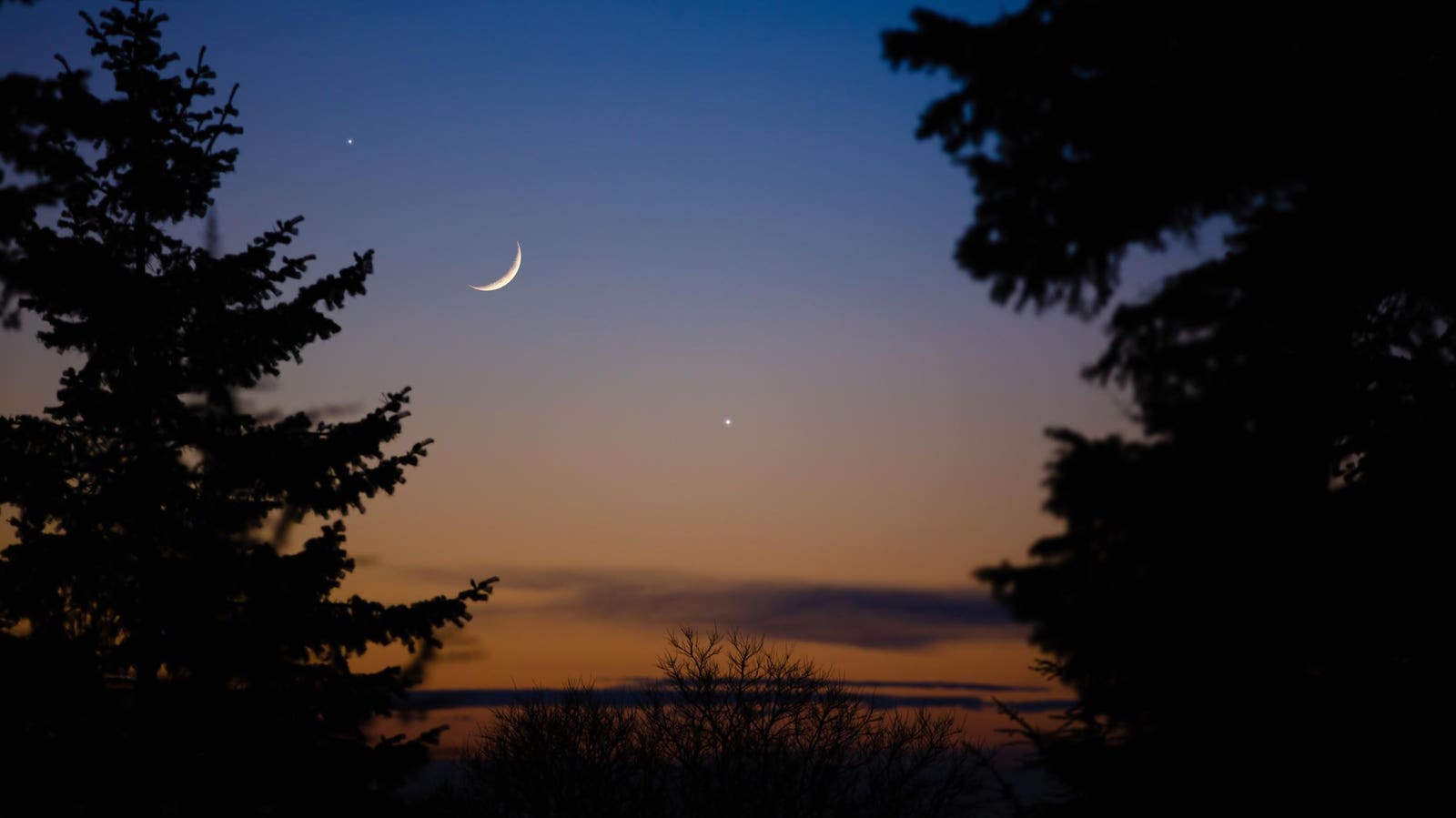 When To See The Moon And Jupiter Meet In A Stunning Sky Show Tonight