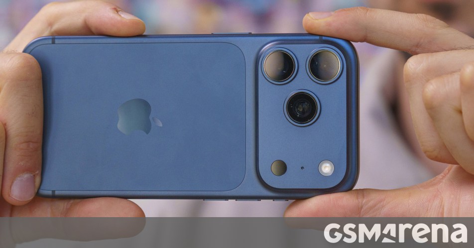 iPhone with 200MP telephoto camera may not arrive until 2028
