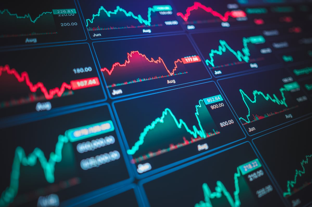 Red and green graphs on a screen.