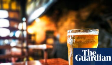 UK firms in ‘critical financial stress’ jump by a third as costs rise, report finds | Hospitality industry