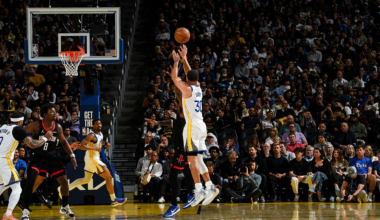 Stephen Curry Scores 29 Points in Return to Lineup; Warriors Come Up Just Short Against Rockets on Sunday Night | Golden State Warriors - NBA