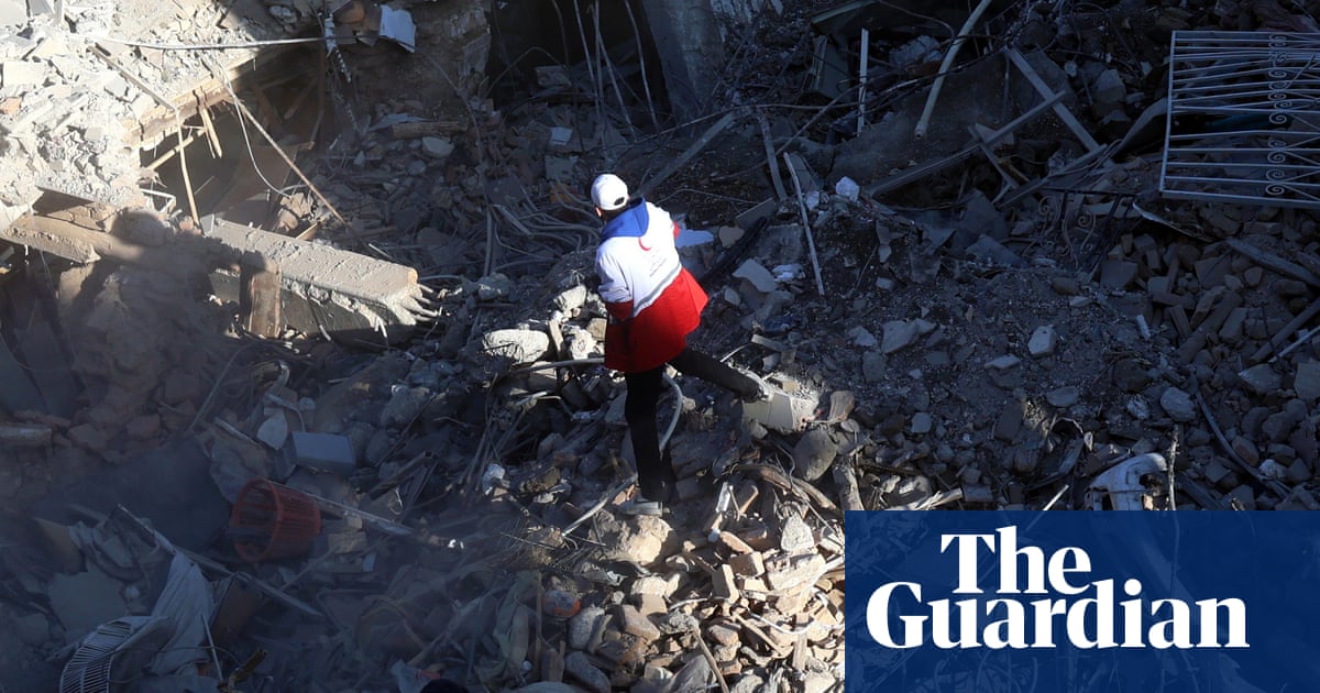 Retired military officers call Trump’s threats against Iran ‘likely war crimes’ | Donald Trump