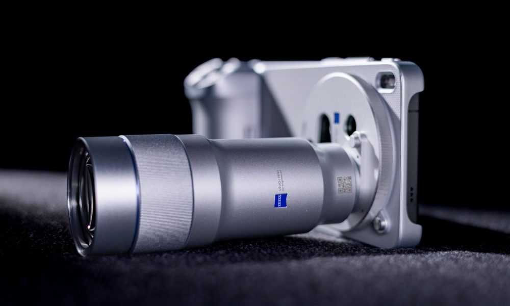 vivo X300 Ultra goes global with ZEISS Master Lenses