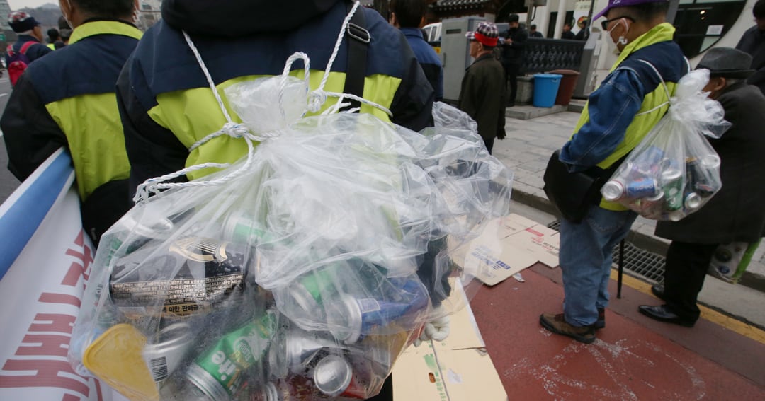 Exclusive: Elderly Losing Basic Pension Due to Rising Home Prices, Cases Double - 조선일보