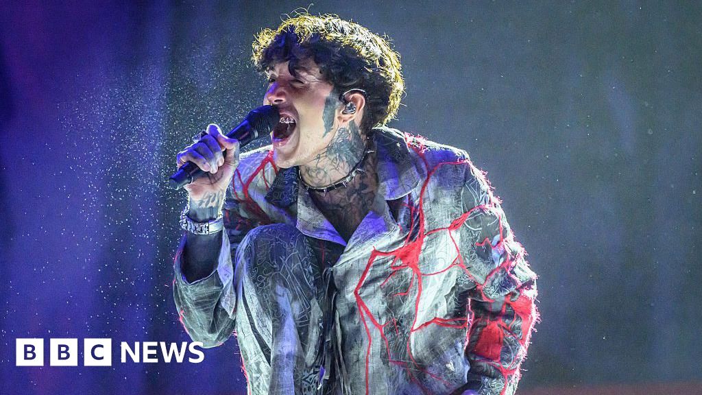 Can Oli Sykes still scream? Bring Me The Horizon re-recording debut 2006 album - BBC