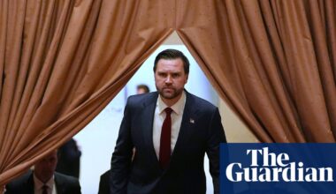 Planeloads of negotiators and too little time: US and Iran’s 21 hours of talks | US-Israel war on Iran