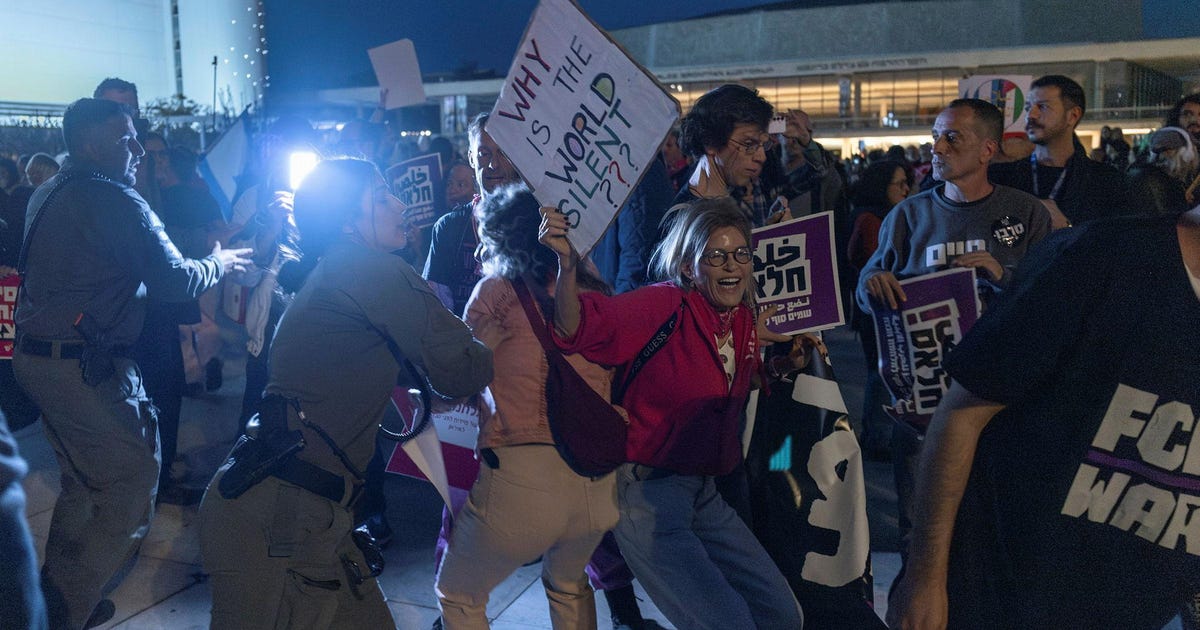 IDF Restricts Tel Aviv anti-Iran War Protest, Limits Turnout to 150 - Haaretz
