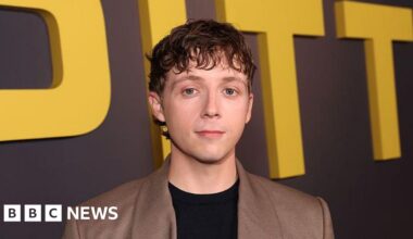 The Pitt star on 'graphic' reality of hit show and rumours Clooney helped him get role - BBC