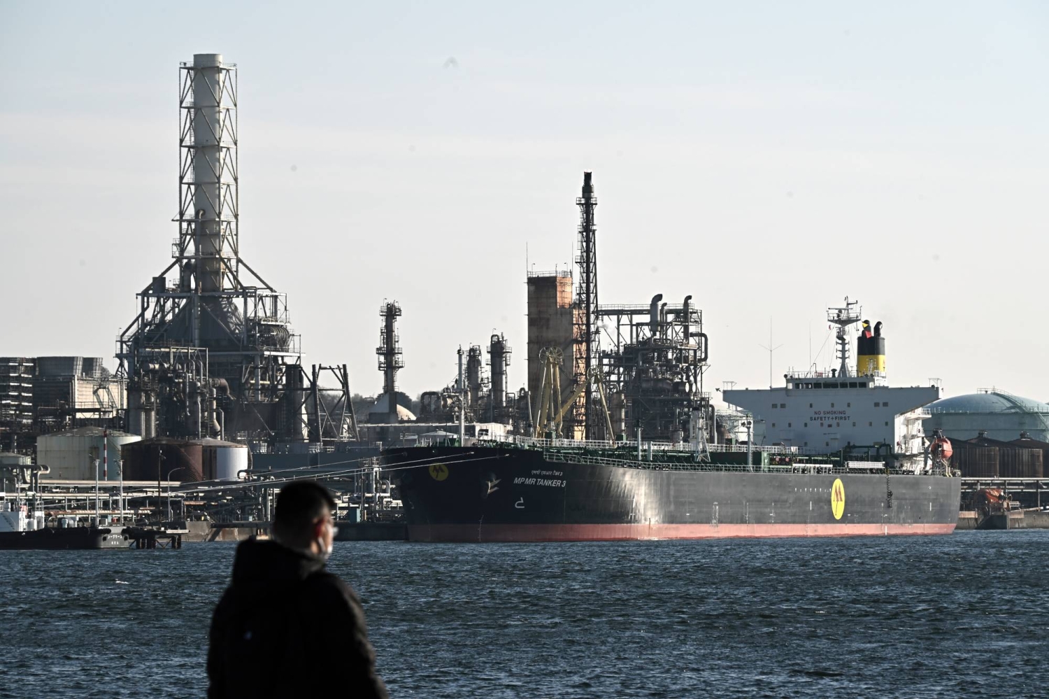 Japan taps smaller ships to get U.S. oil faster on supply concerns