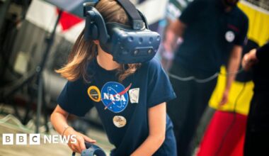 Artemis II Moon mission lifts children's ambitions in Cornwall - BBC
