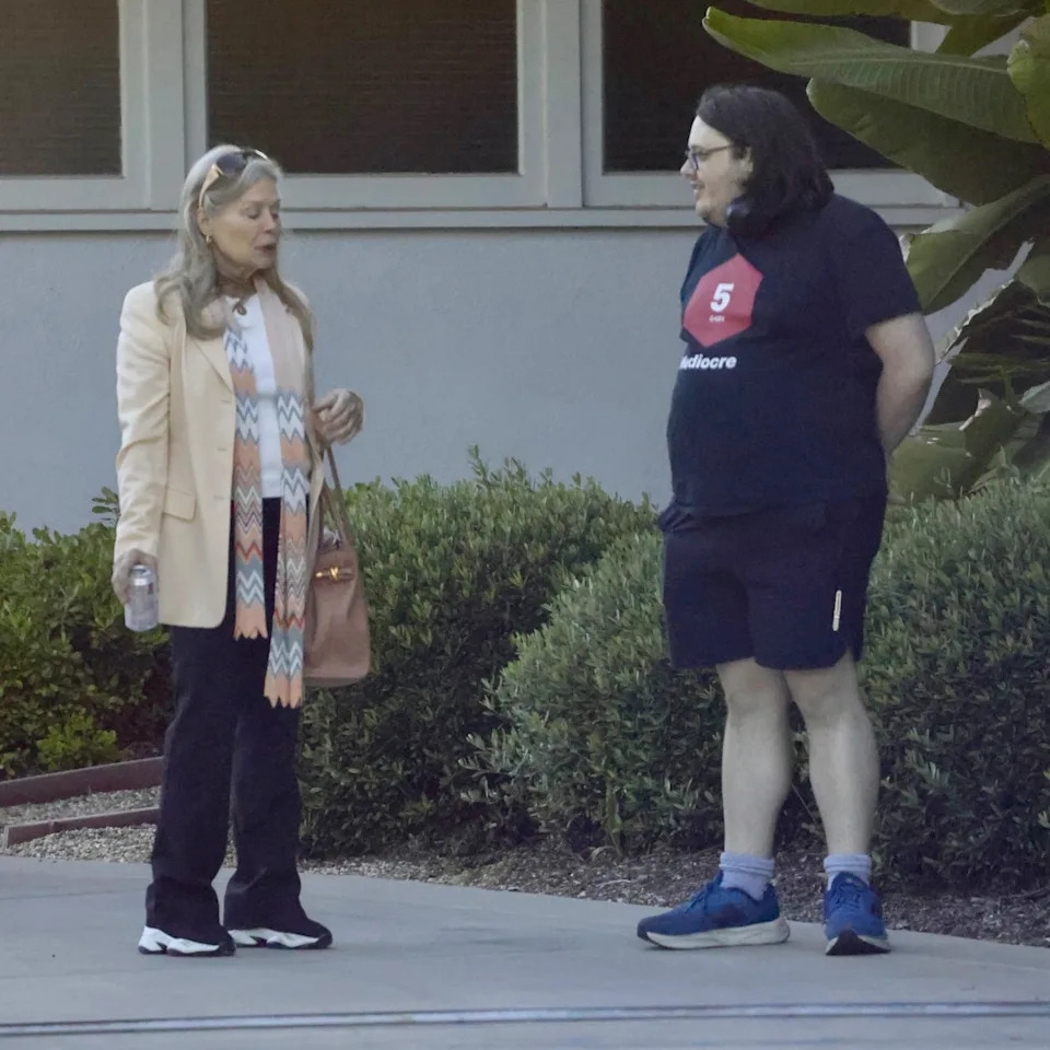 She also carried a tan leather handbag. BACKGRID